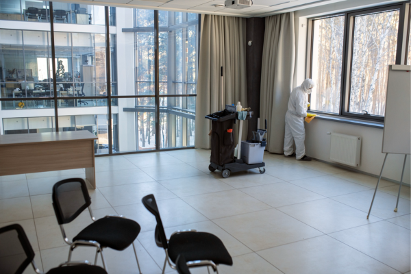 Bureau à domicile propre et bien organisé à Paris après le passage de PN Line