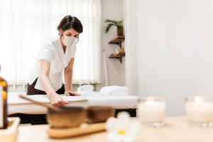Nettoyage professionnel d’un spa moderne à Paris par PN Line, garantissant hygiène et confort.